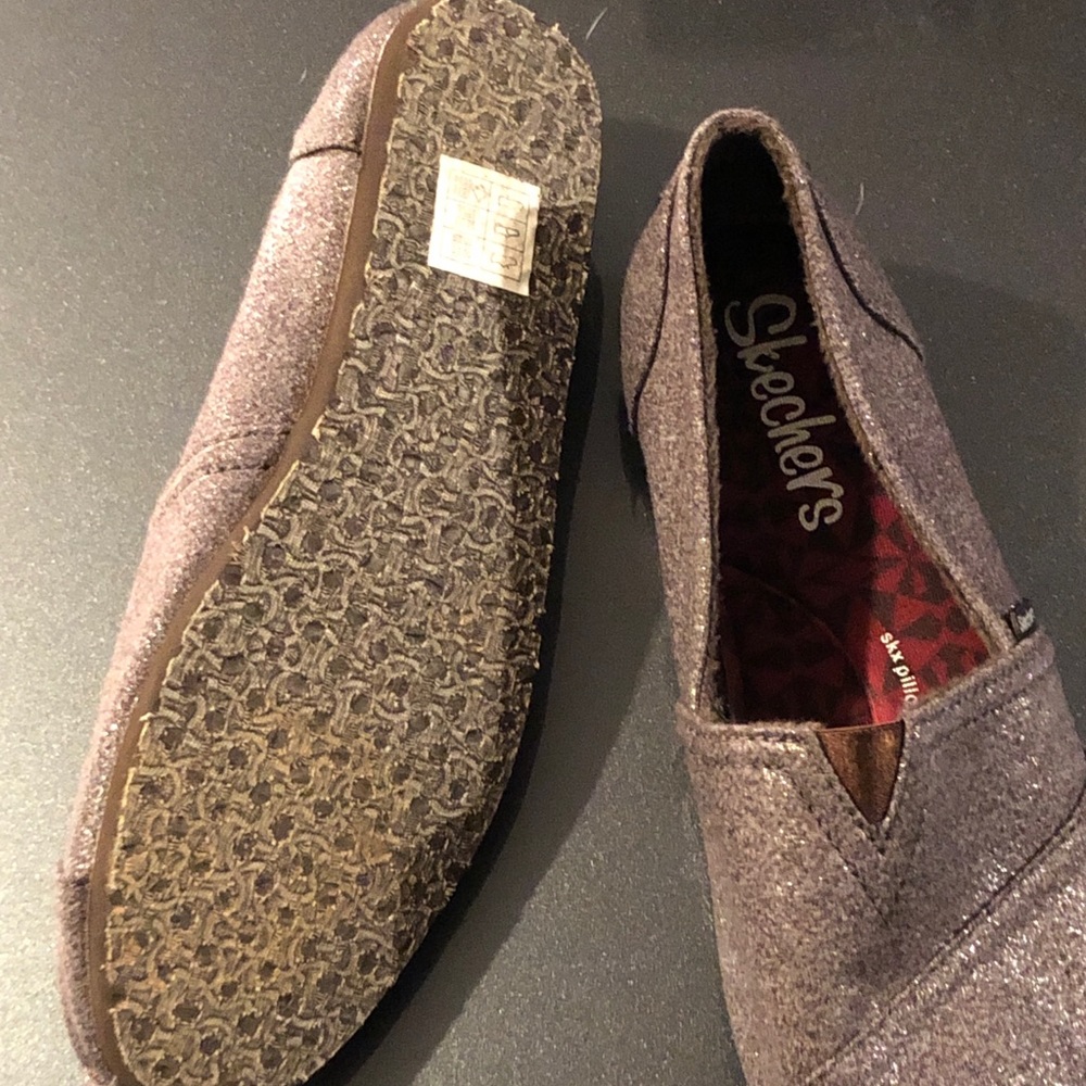Sketchers flats with iridescence taupe tones!